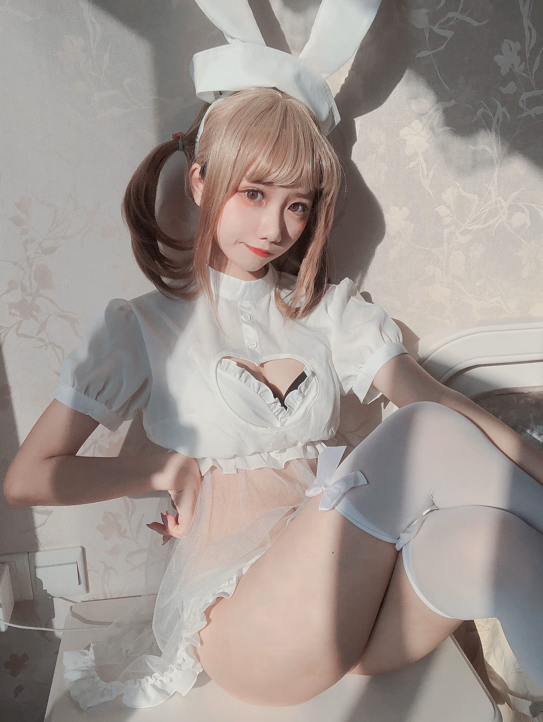 [网红COSER写真] 动漫博主果咩酱w - 兔兔护士 清纯美女-第3张