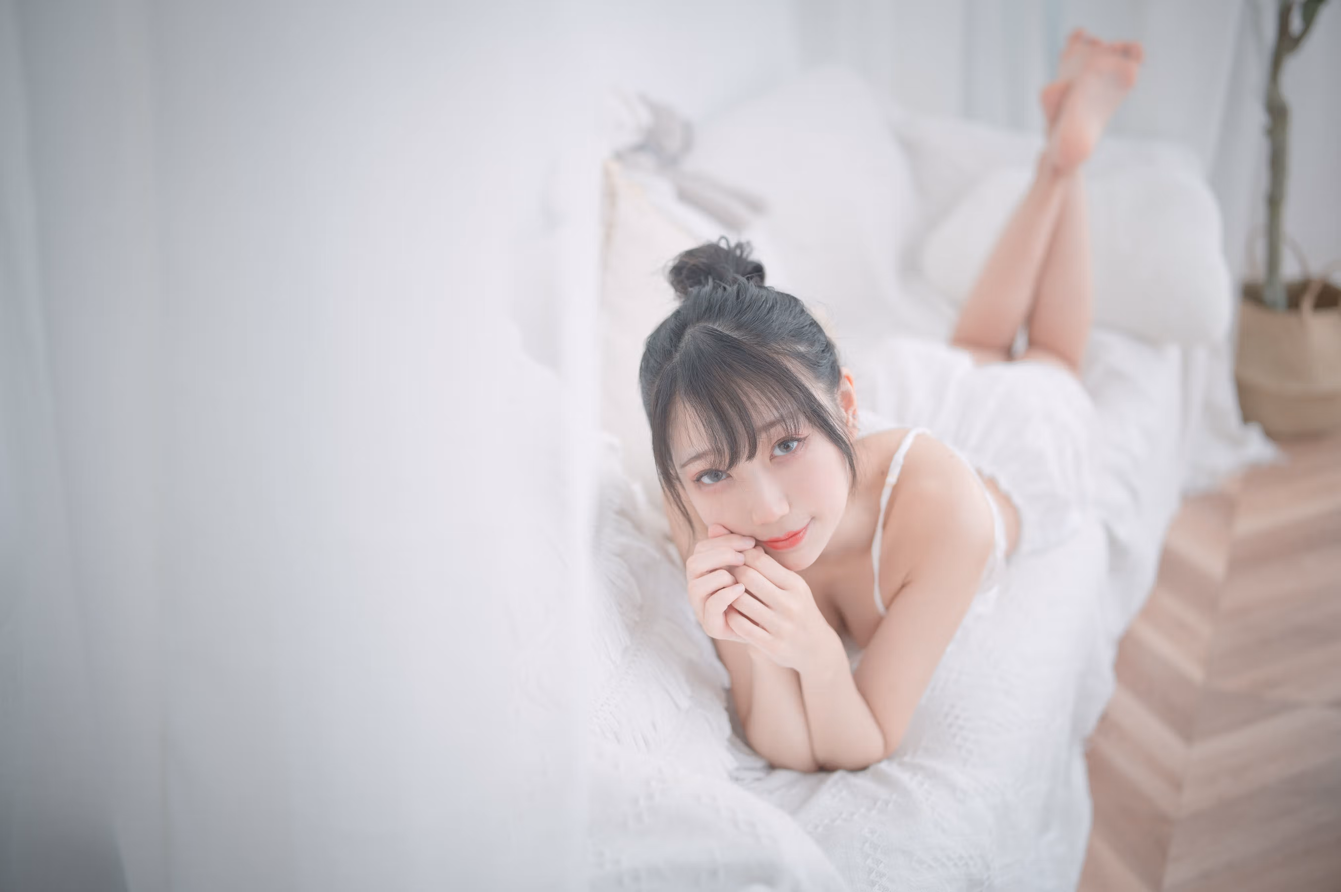 [COS福利] 周叽是可爱兔兔 - 白色睡衣 清纯美女-第2张