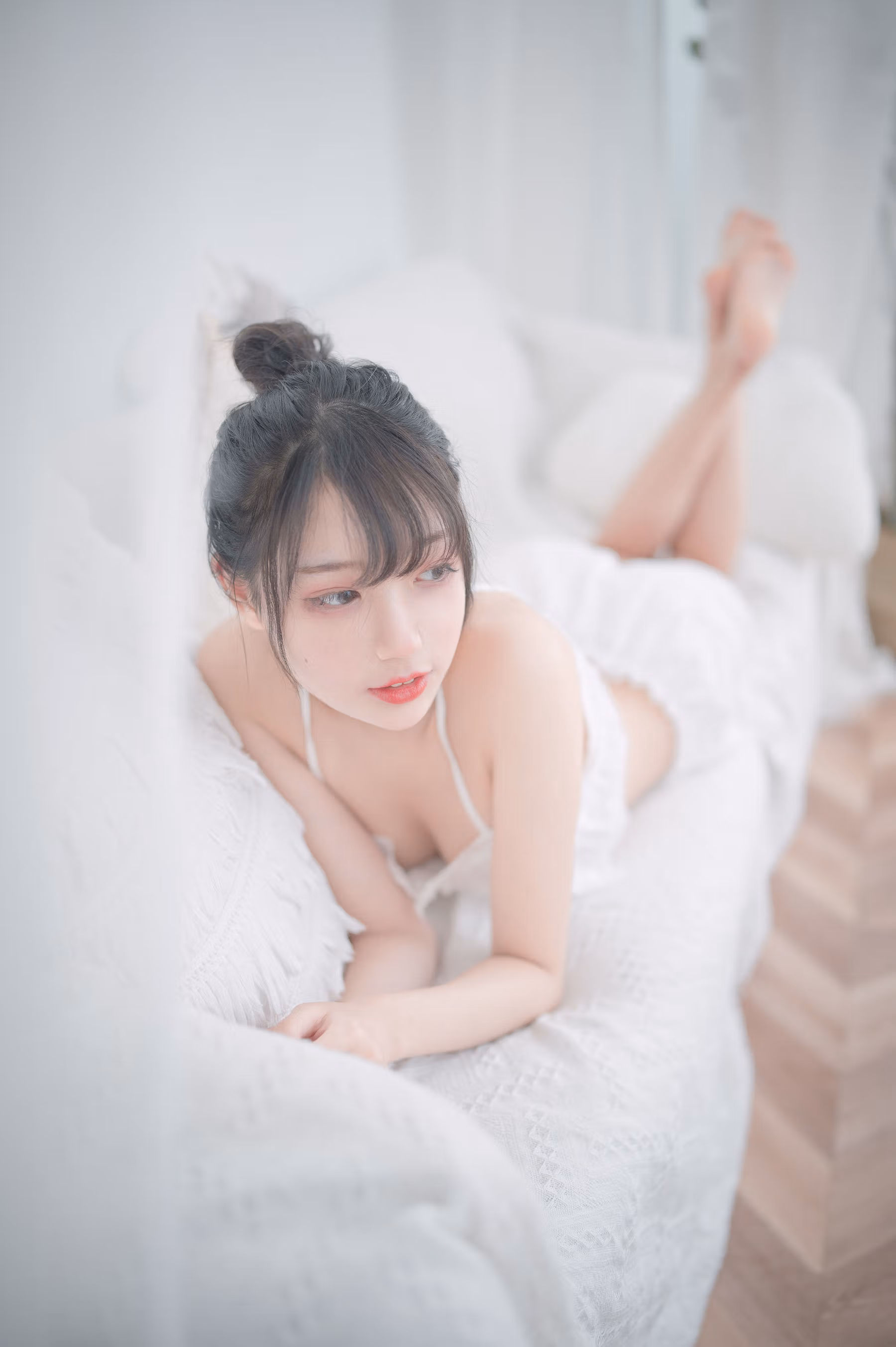 [COS福利] 周叽是可爱兔兔 - 白色睡衣 清纯美女-第3张