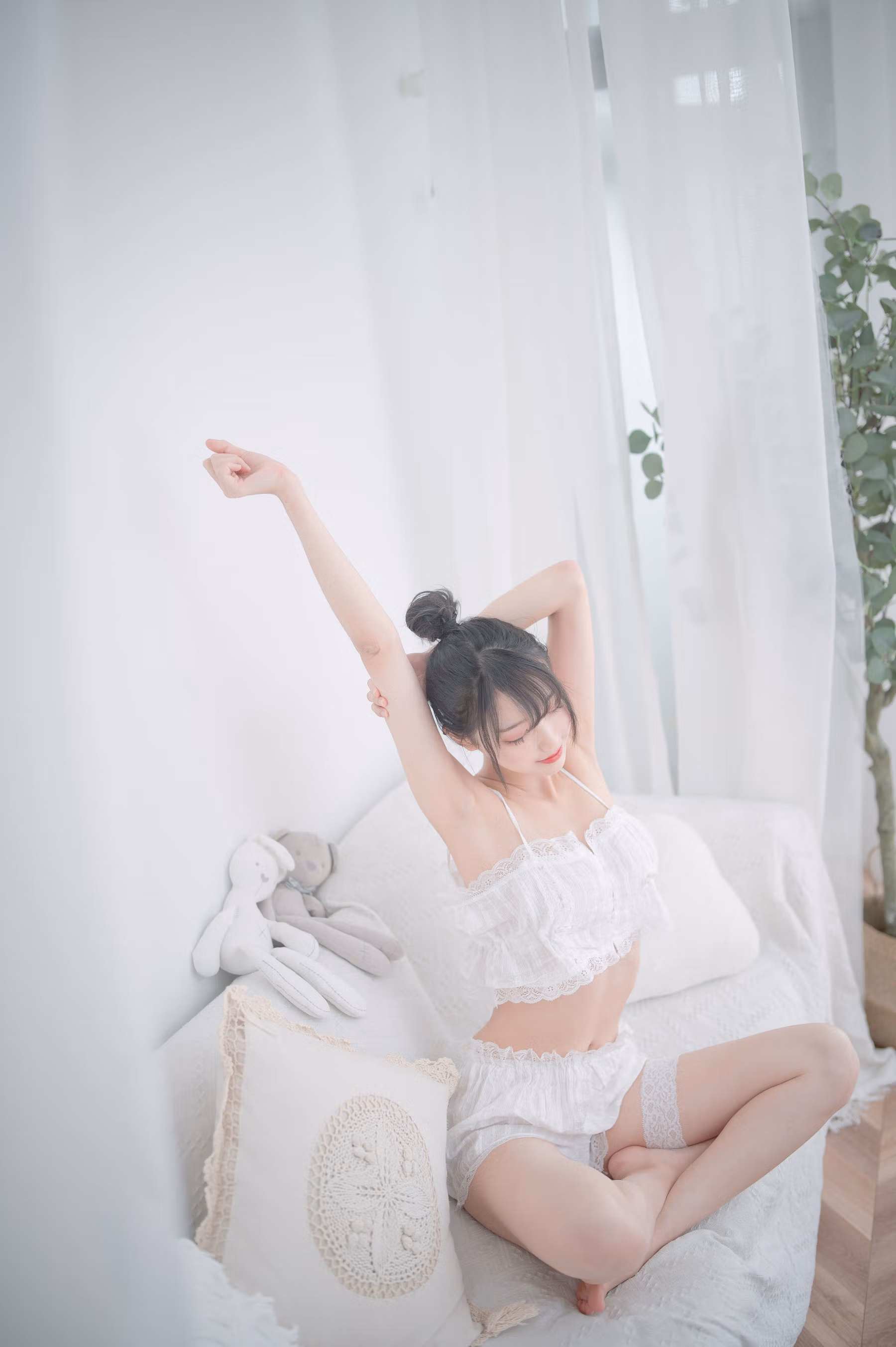 [COS福利] 周叽是可爱兔兔 - 白色睡衣 清纯美女-第5张